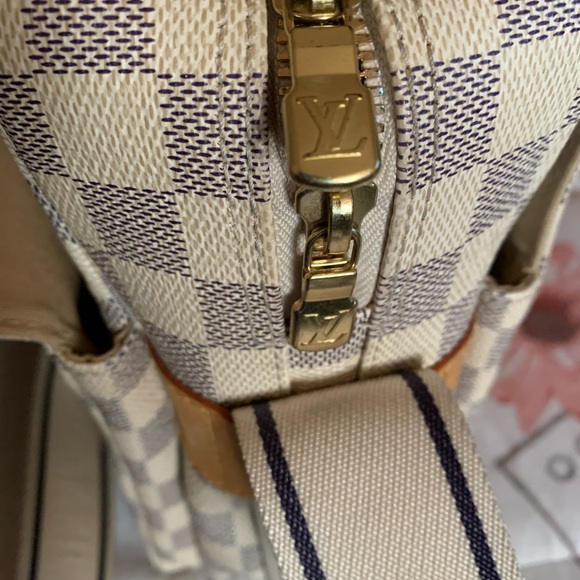 ***SOLD***100% LV Damier Azur Naviglio Messenger - Picture 13 of 16